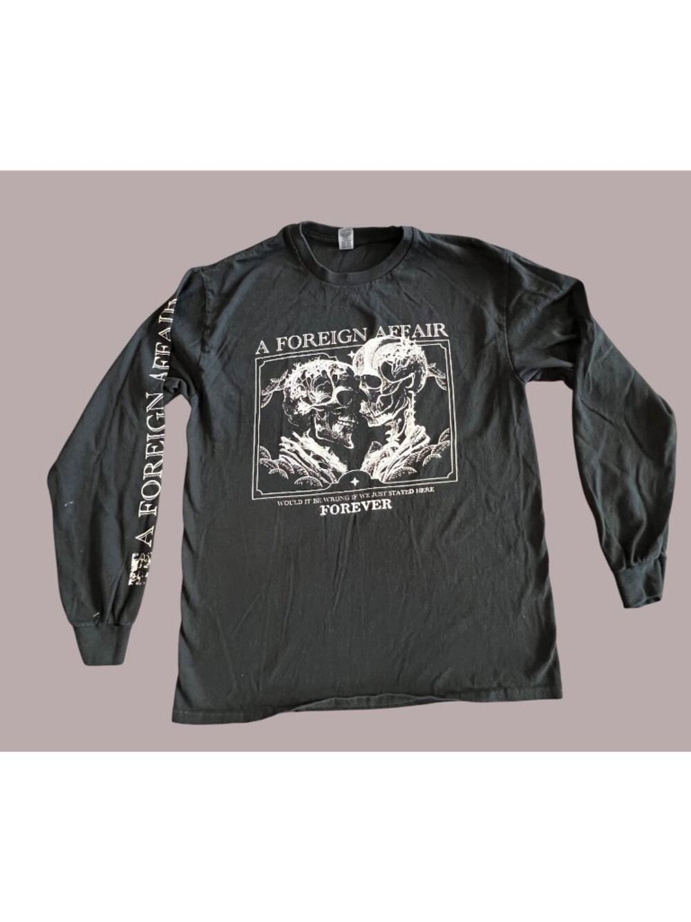 Gildan Mens M Black Graphic Long-Sleeve Shirt "A Foreign Affair" Ultra Cotton